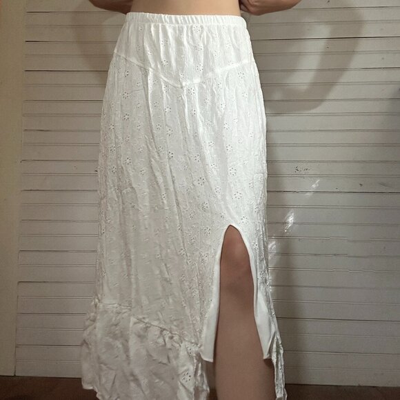 Shyanne White Lace Skirt - Picture 2 of 6